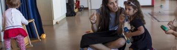 madre e figlia fanno musica